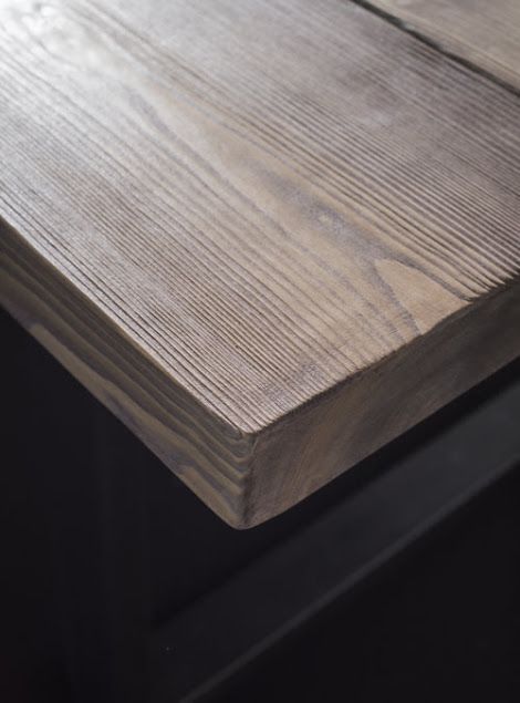 Tavolo in legno rustico