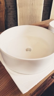 Offerta sottocosto lavabo in ceramica tondo 47x17cm