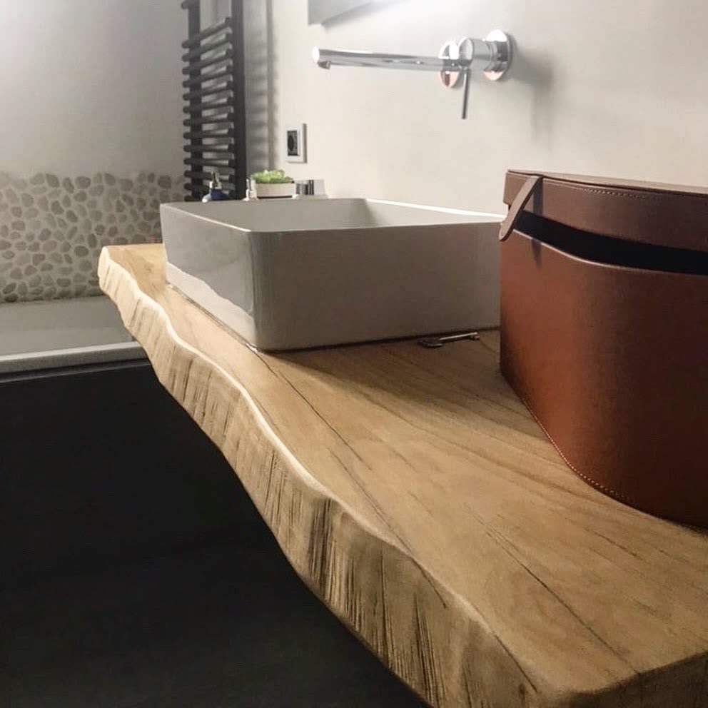 Lavabo in rovere massello con piano lavabo in legno massello bordo
