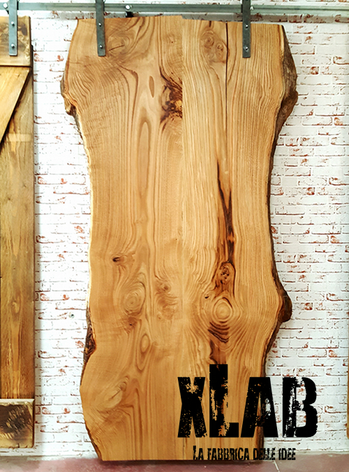 Porta scorrevole in legno di castagno antico effetto taglio tronco