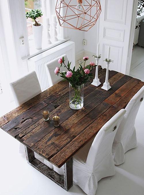 Tavolo vintage da soggiorno in legno invecchiato