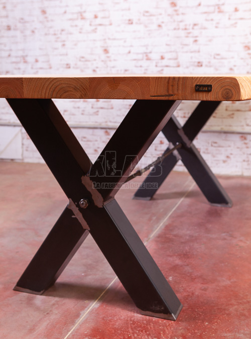 Tavolo in legno rustico stile industriale Cryss gambe in ferro - Xlab Design