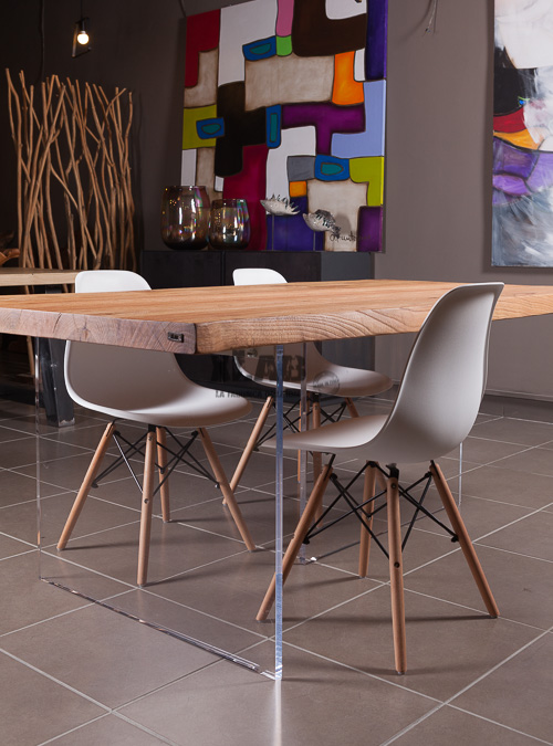 Tavolo in legno con gambe trasparenti in plexiglass Aire XLAB Design