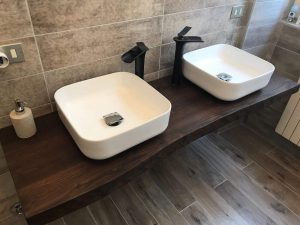 Mensolone bagno in legno di castagno finitura noce