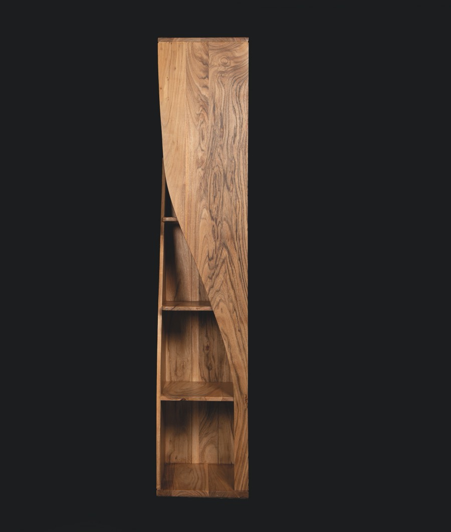 Libreria in legno colonna verticale con ripiani interni design originale