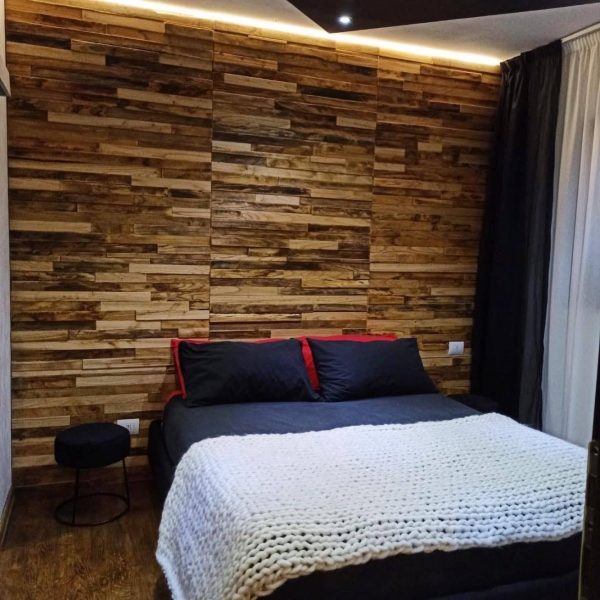 rivestimento parete letto in legno massello