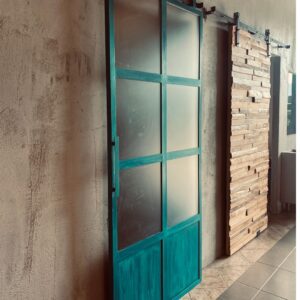 Barndoor porta scorrevole esterno muro in stile industriale ferro ossidato e vetro – Orion