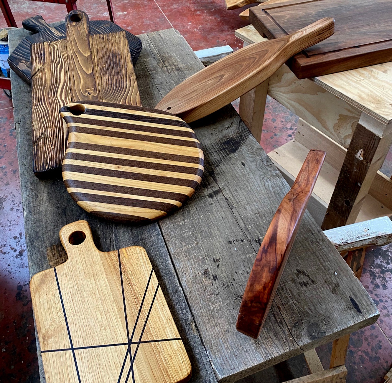 Tagliere da cucina in legno massello fatto a mano - Barcode - XLAB