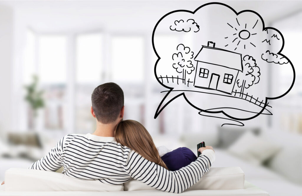 coppia che sogna la nuova casa arredata in stile XLAB design
