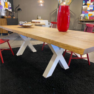 Tavolo allungabile in legno massello di frassino 200×90 fino a 280 cm finitura rovere gambe in ferro bianche