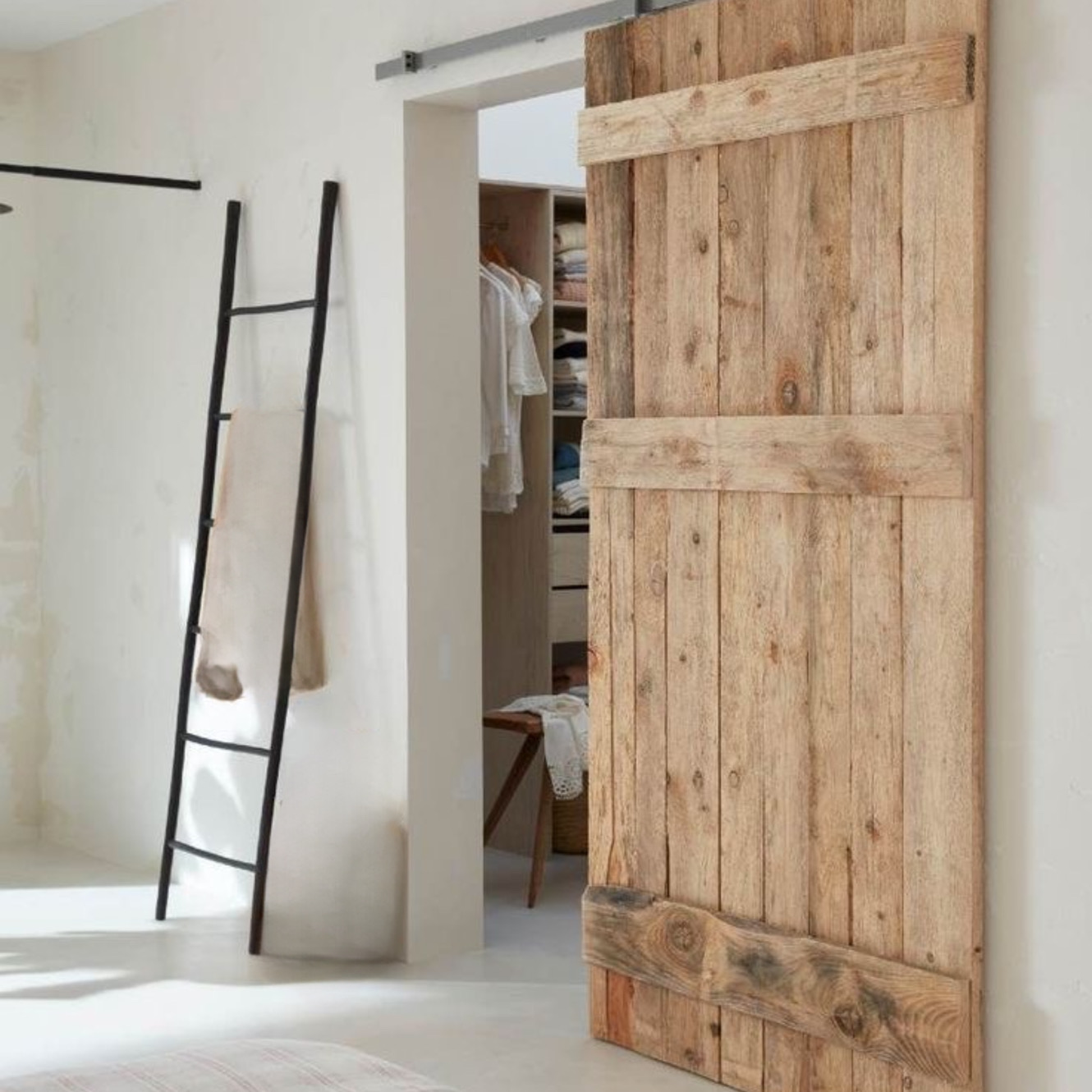 Porta scorrevole rustica in legno di recupero colore naturale stile casale  - XLAB Design