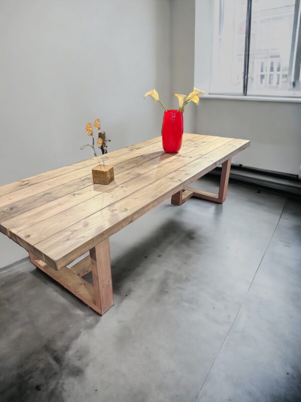 tavolo in legno grigio