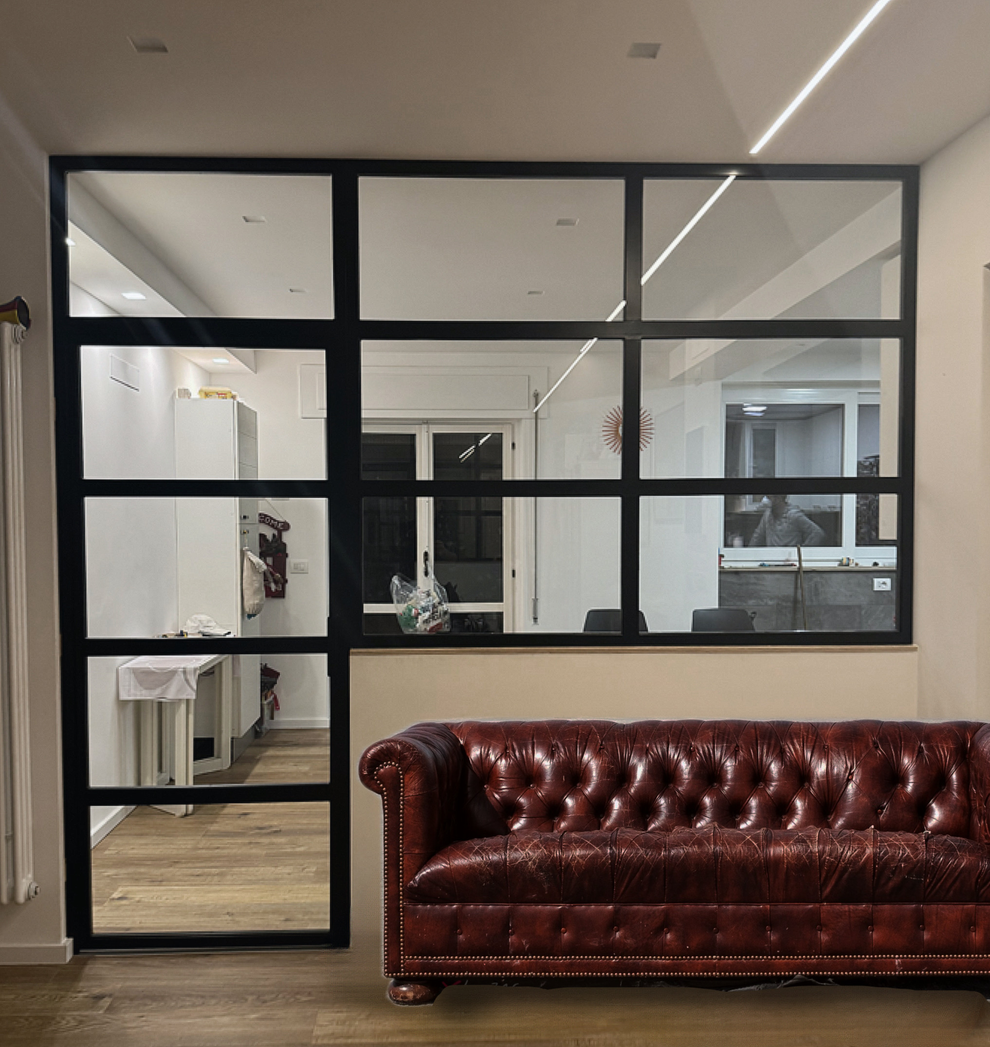 Parete divisoria in stile Industrial porta a vetro telaio in ferro -  dividere gli ambienti cucina e soggiorno - XLAB Design