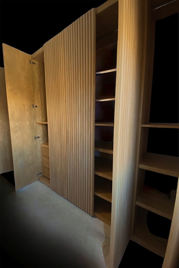 Armadio per camera da letto listelli di legno