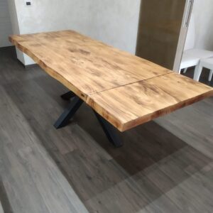 Tavolo allungabile in legno massello e gamba centrale in ferro stile industriale L 180 fino a 280 cm – Verard