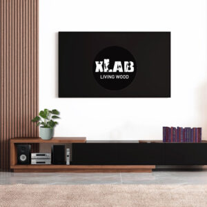 Mobile basso porta TV con cassetti neri e boiserie listelli di legno L 250 H 250