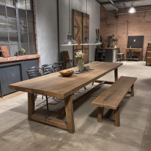 Tavolo in Legno Massello di Larice: Ecologia e Design per la Tua Sala da Pranzo e Taverna