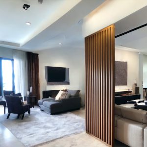 Parete Divisoria Larghezza 40 cm a Listelli di Legno Verticali fino a 290 cm di altezza stesso prezzo – Senza Bucare Pavimento e Soffitto