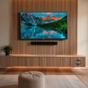 Mobile porta TV da parete in legno massello con listelli di legno verticali e cassetti