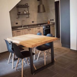 Tavolo da cucina in legno massello di castagno naturale