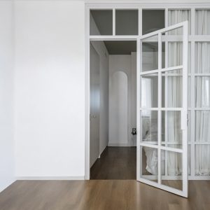 Porta in Ferro e Vetro Bianca Stile Inglese L 120 H 290 anche su misura | Design Elegante per Interni