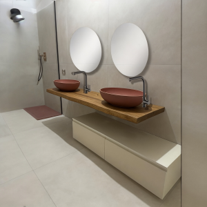 Mobile bagno sospeso Noemi 180×50 – mensola in legno finitura rovere con cassetti laccato opaco bianco crema