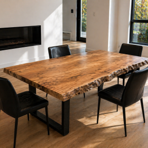 Tavolo in Noce Nazionale Massello 300×130 cm con Bordi Rustici e Gambe in Ferro Effetto Ruggine – Tavolo Artigianale