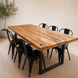 Tavolo Tharros in legno massello antico 160×90 cm con gambe in ferro nero