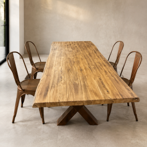 Tavolo Etruria Old Wood in castagno massello con gambe in ferro a X