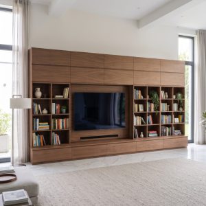 Parete attrezzata in legno di noce nazionale 500 × 250 cm – Design moderno su misura